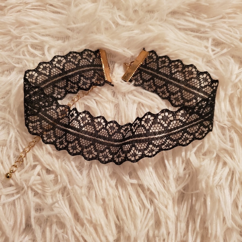 ⚜️ (3/$10) NWOT Black Lace Choker